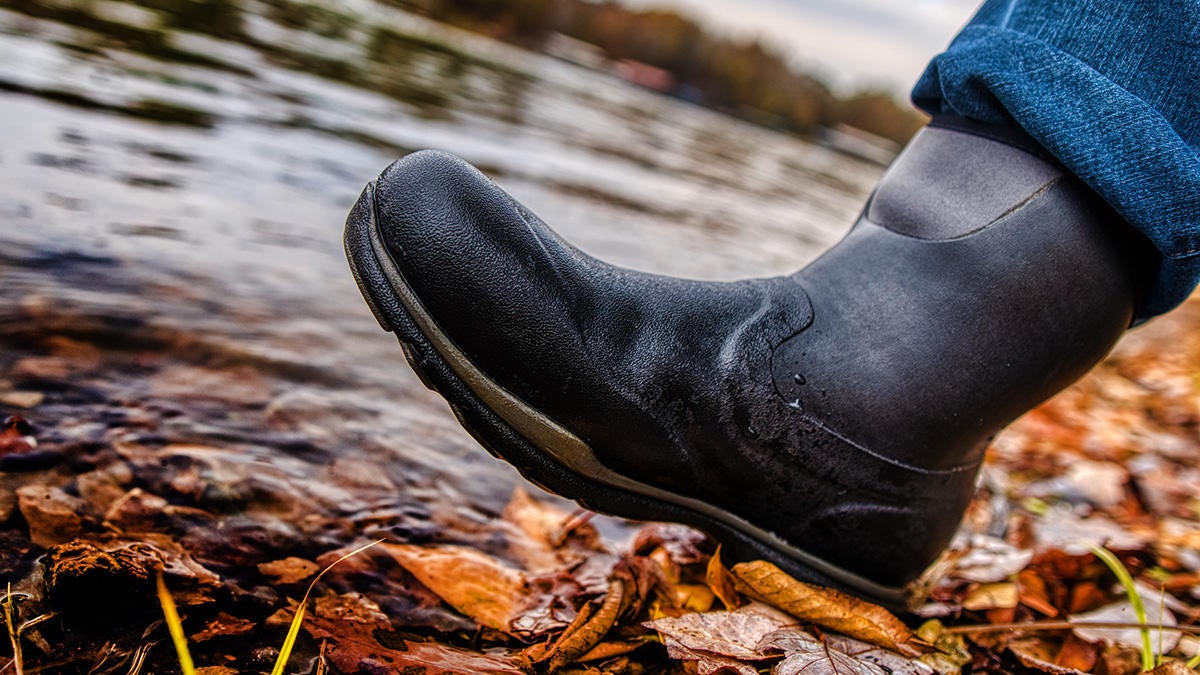muck-boot-steping-in-4.jpg