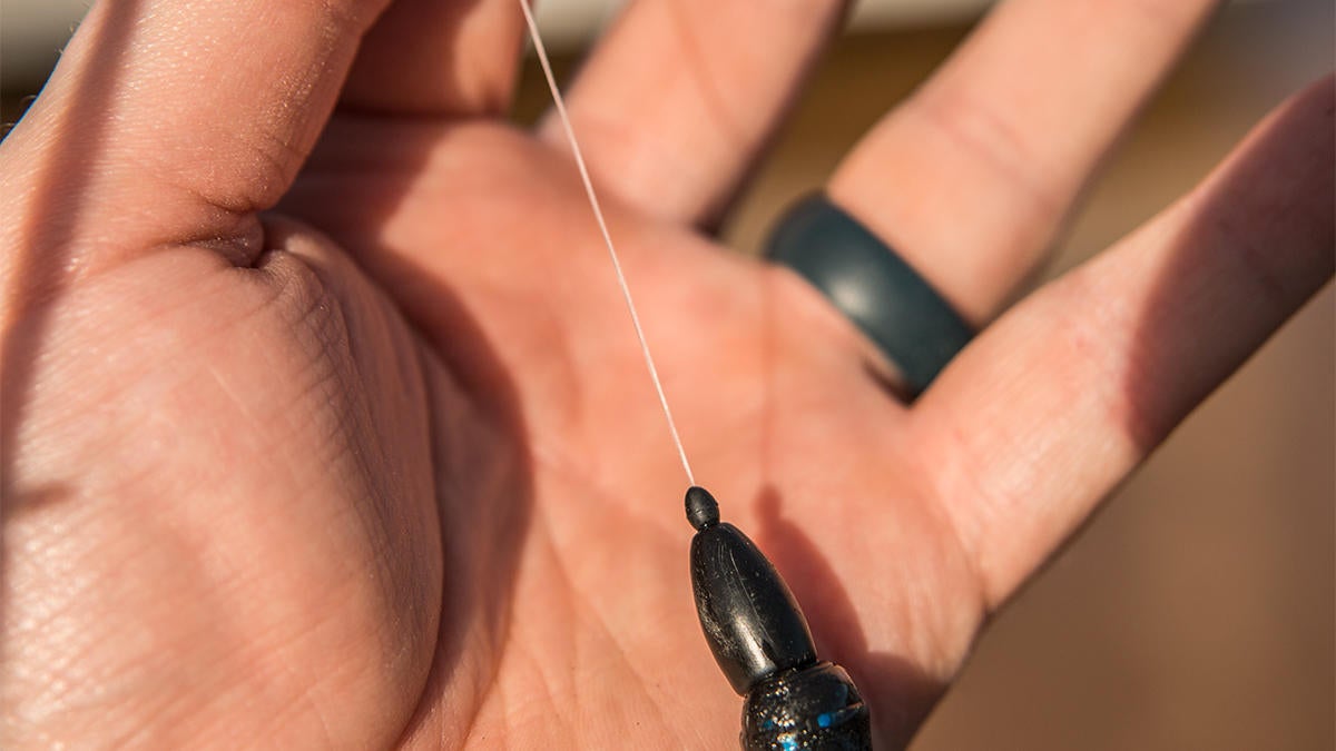 finatic-fluorocarbon-fishing-line-in-hand.jpg
