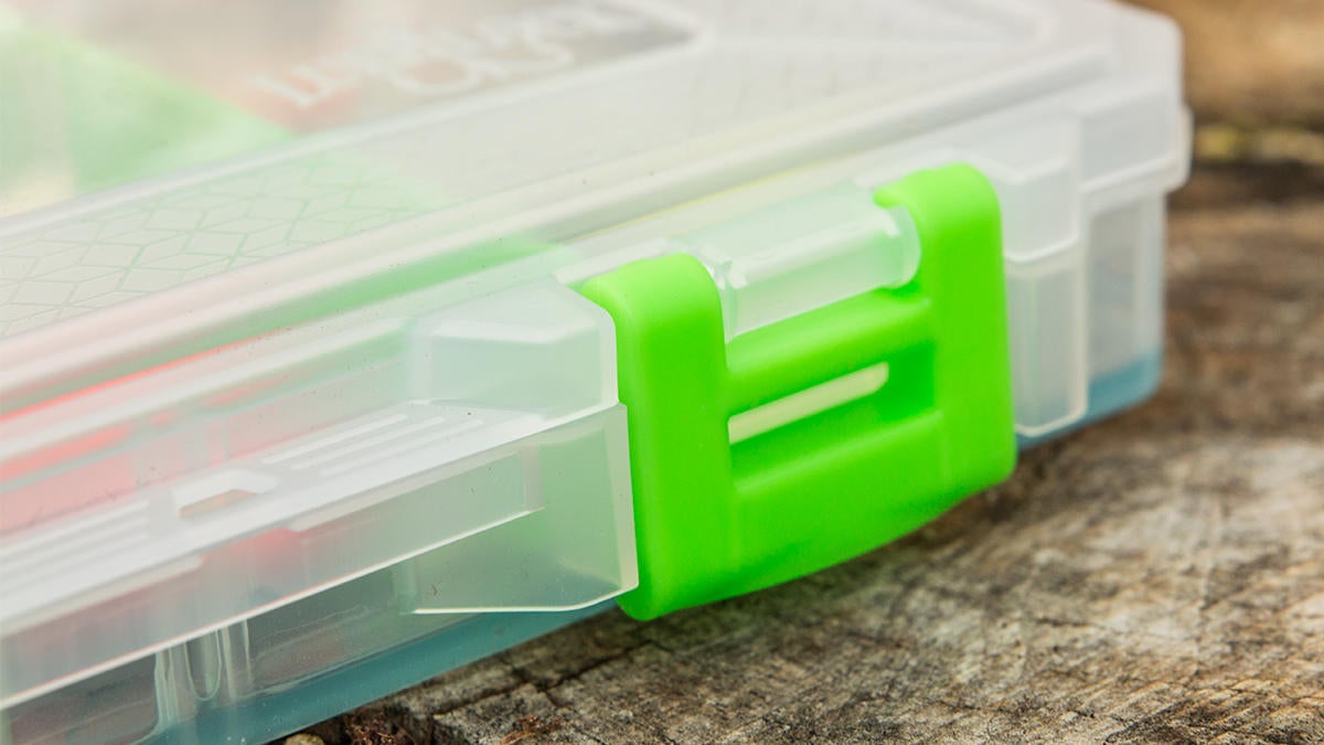 lure-lock-tackle-box-medium-3-cavity0-latch.jpg