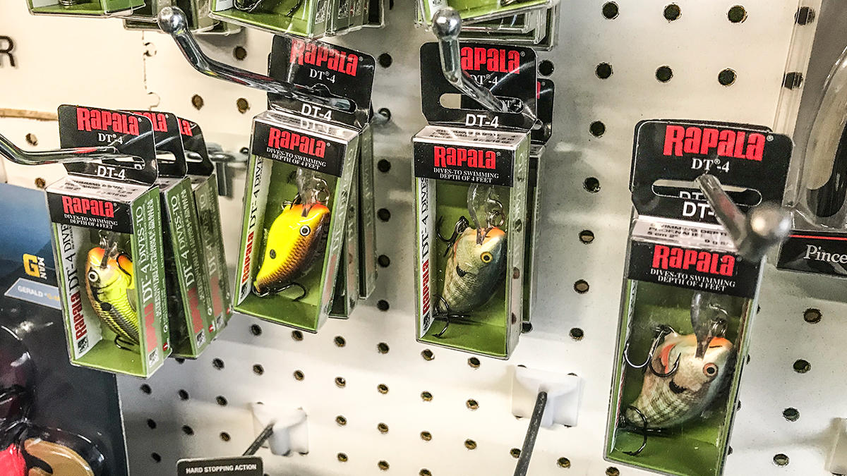 rapala-dt-4-crankbait-on-pegboard.jpg