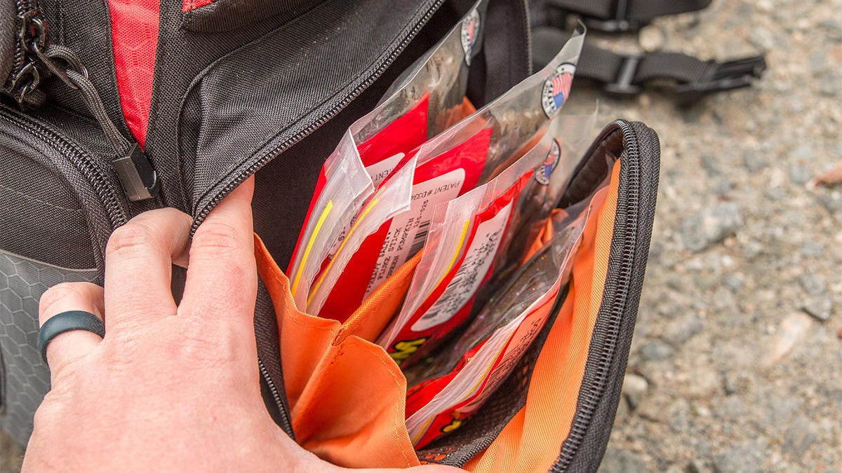 piscifun-fishing-tackle-backpack-sidecompartment-2.jpg