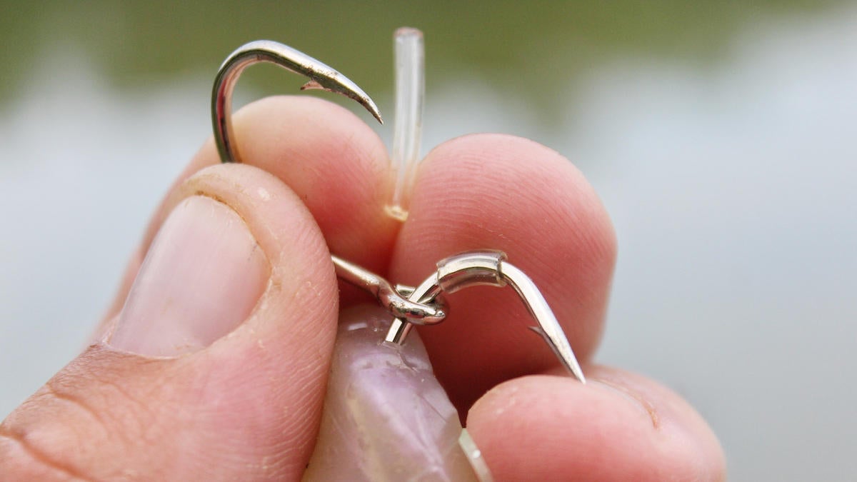 secure-trailer-hook-for-bass-fishing-1.jpg