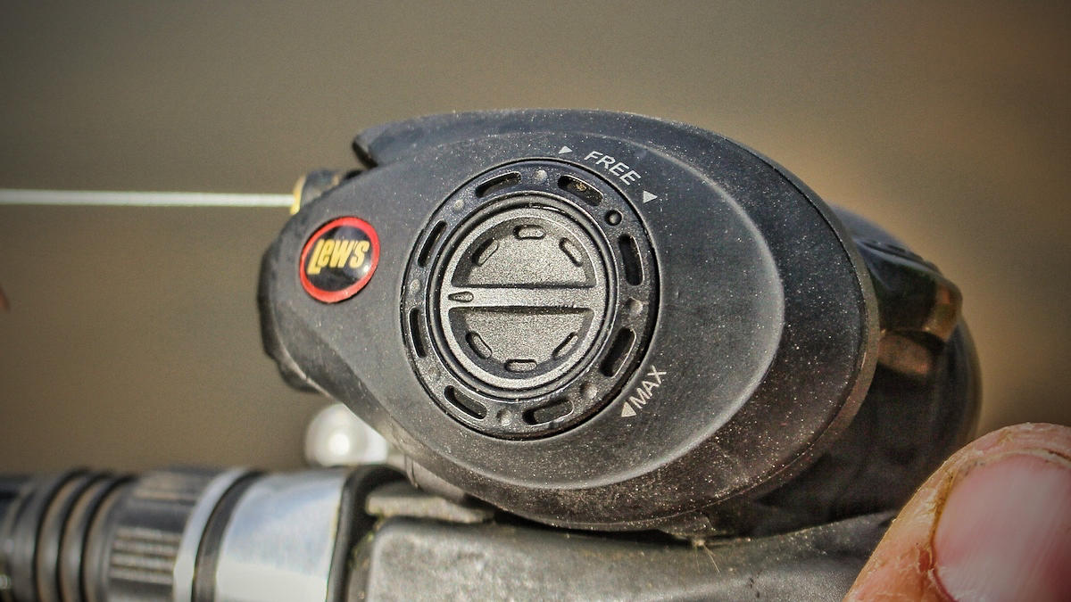 how-to-set-up-a-baitcaster-fishing-reel-for-bass-fishing-3.jpg