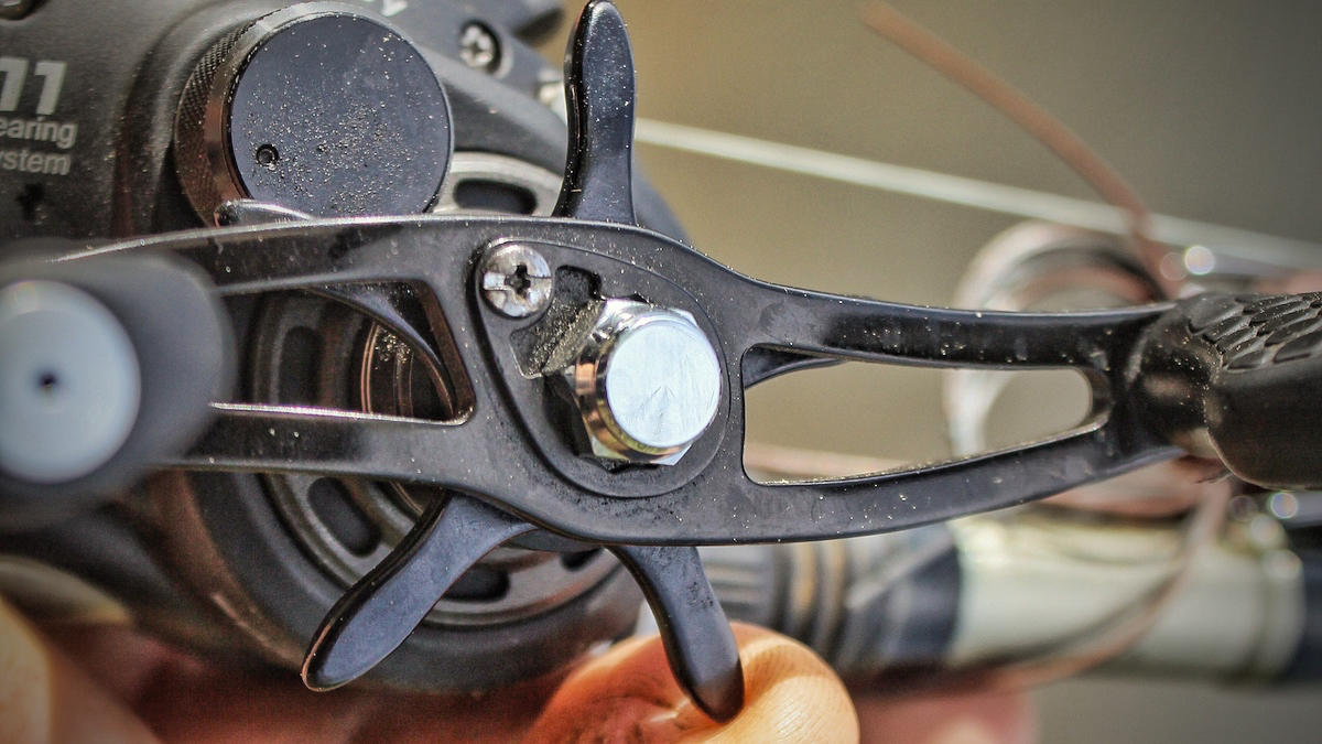 how-to-set-up-a-baitcaster-fishing-reel-for-bass-fishing-4.jpg