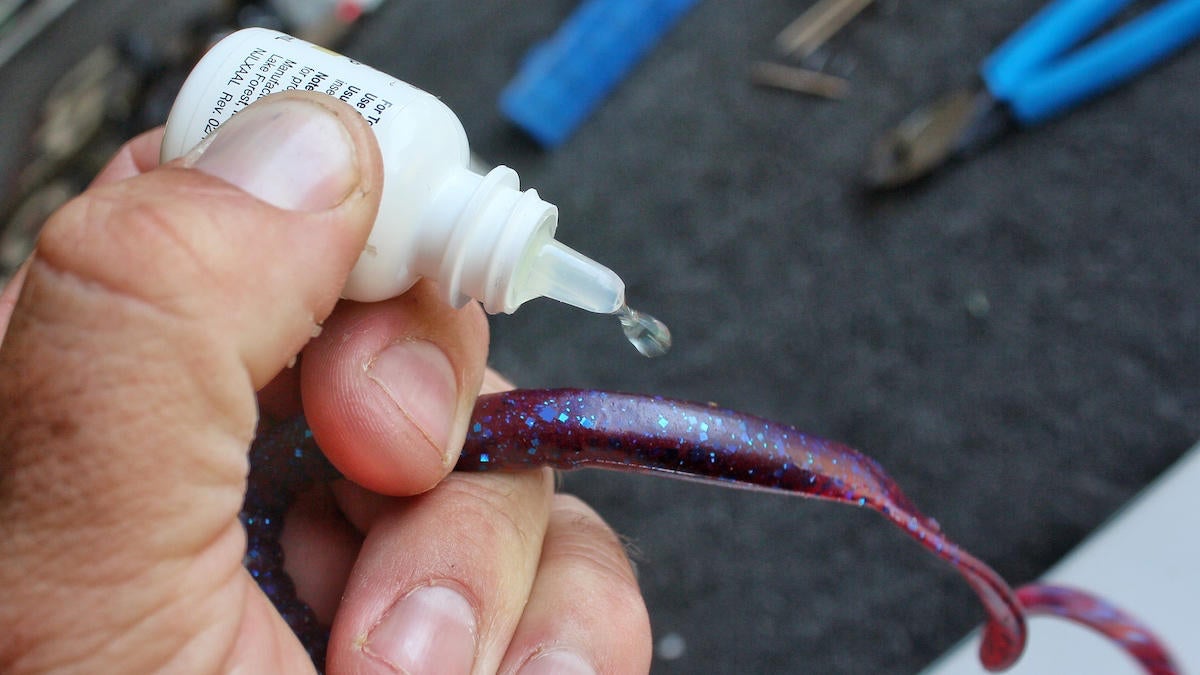 bass-fishing-hacks-with-household-items-10.jpg