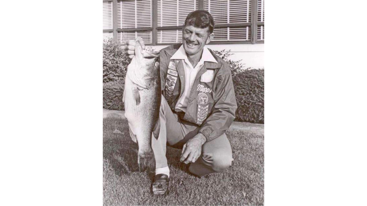 pennsylvania-state-record-bass.jpg