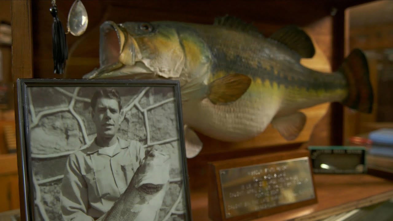missouri-state-record-largemouth.jpg