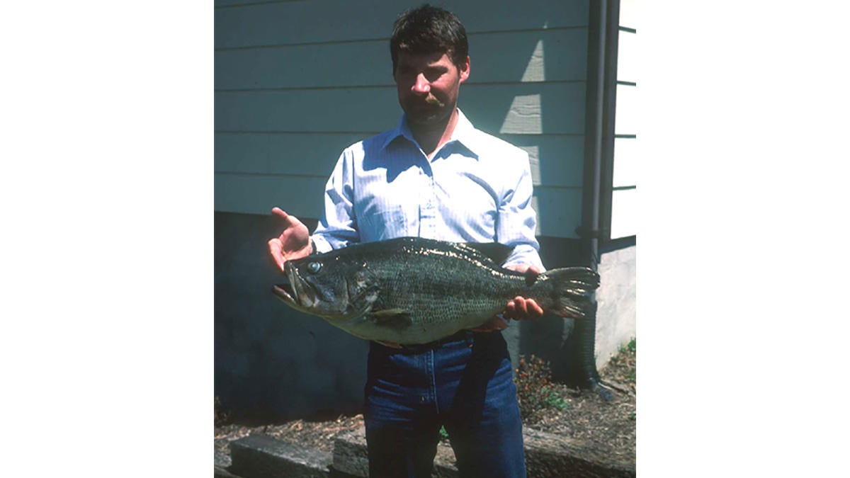 virginia-state-record-largemouth-bass.jpg