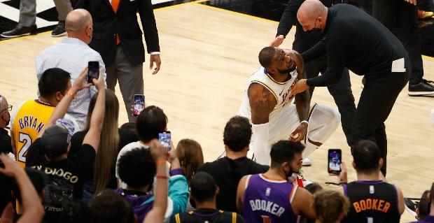 <p>lebron james</p>