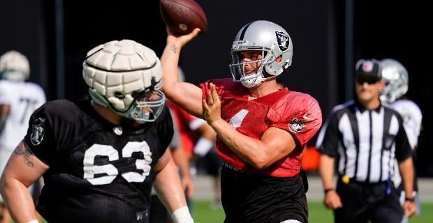 <p>derek carr</p>