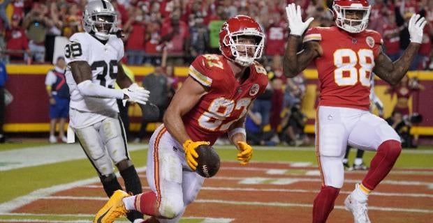 Travis Kelce futures odds: After historic night, Chiefs tight end now betting favorite to lead NFL in receiving touchdowns