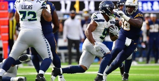 Seahawks RB Rashaad Penny will miss rest of season with broken fibula