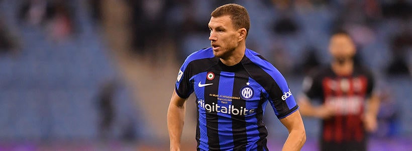 <p>RIYADH, SAUDI ARABIA - JANUARY 18: Edin Dzeko of FC Internazionale in action, runs with the ball during the EA Sports Supercup match between AC Miland and FC Internazionale at King Fahd International Stadium on January 18, 2023 in Riyadh, Saudi Arabia. (Photo by Mattia Pistoia - Inter/Inter via Getty Images)</p>