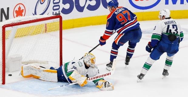 <p>connor mcdavid</p>