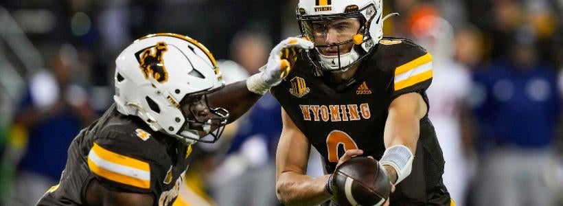 Wyoming Vs Unlv Odds Line Picks Predictions For College Football Week 11 Friday Night 1815