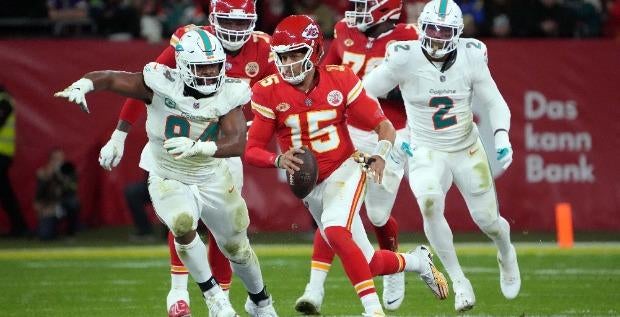 Dolphins vs. Chiefs NFL wild card odds, trends: Total sinking fast with sub-zero temperatures projected for Kansas City Saturday night