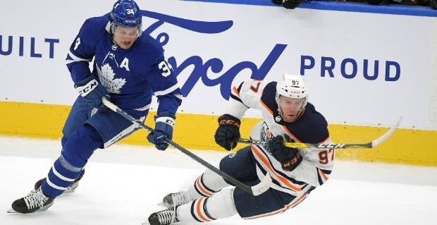 Maple Leafs vs. Oilers Tuesday NHL odds, props: Auston Matthews vs. Connor McDavid rivalry renewed as Edmonton looks for 11th straight victory