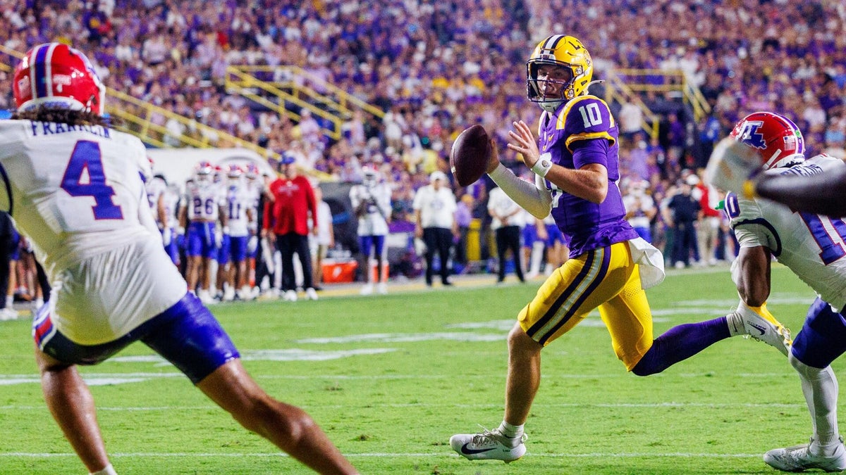 <p>Sam Leavitt, LSU</p>