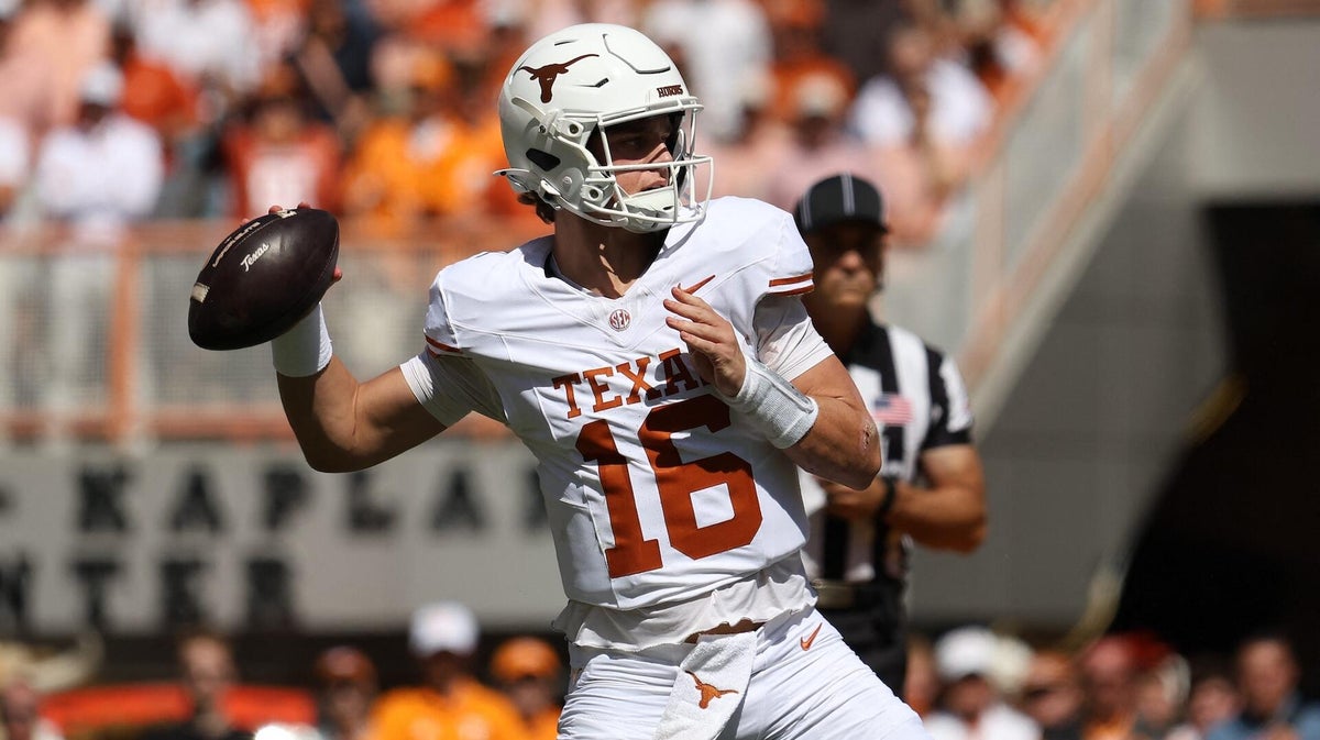 Sep 26, 2026; Knoxville, Tennessee, USA; Texas Longhorns quarterback Arch Manning (16) passes Tennessee Volunteers during the